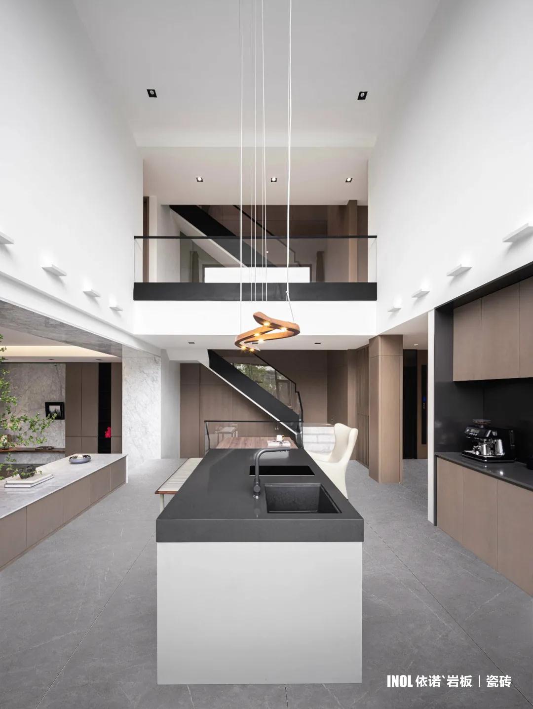 1635497515768561.jpg b.jpg